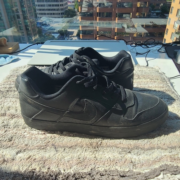 Shoes - Picture 4 of 6